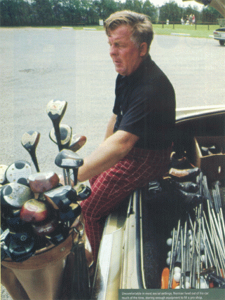 1960-moe-norman-on-trunk-of-car-pg25